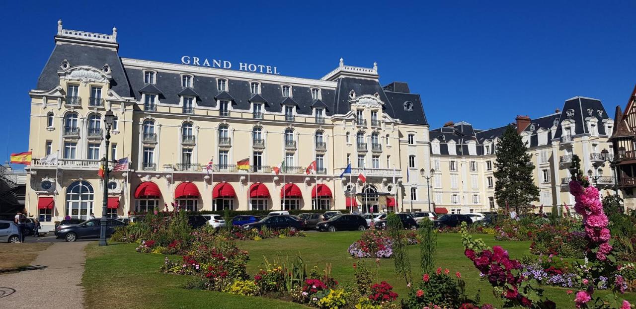 Residence Front De Mer Cabourg - Acces Direct Plage Exterior photo